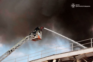 Ще один удар по Дніпровському району: війська РФ атакували логістичну компанію