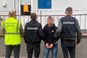У Вінниці затримали іноземця, якого Інтерпол розшукував за зґвалтування неповнолітньої