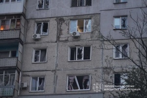 Запоріжжя атакують російські дрони - пошкоджена багатоповерхівка, є постраждалі