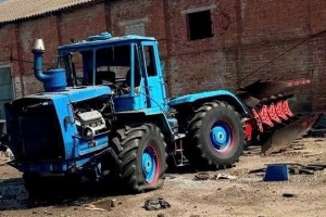 Війська РФ ударили по Дніпропетровщині: пошкоджені сільгосппідприємство, будинок та автівки
