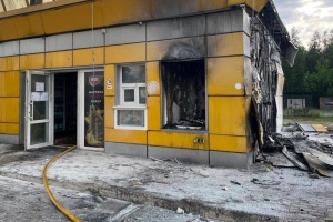 Загарбники з вечора атакували Чернігівщину дронами - поранена жінка, є руйнування