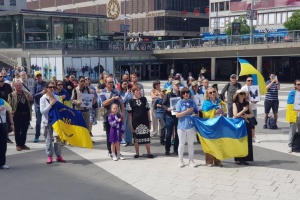 У Стокгольмі українська громада провела акцію в межах кампанії Save Ukrainian Children