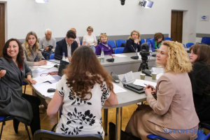 Менш як 40% медіаматеріалів розповідають про людей 60+ 