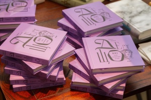 У Києві презентували збірку афоризмів та філософських ідей «100 дещо незвичних думок»