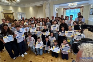 Талановитих українських дітей привітали в Посольстві України в Чехії