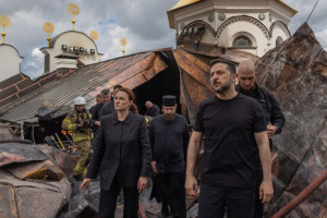 Selenskyj: zwei russische Drohnen griffen gezielt den Stadtteil an, in dem sich das Höhlenkloster und das Kunstarsenal befinden 