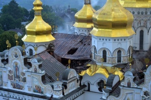 Nach russischem Angriff auf das Höhlenkloster. Privatbank und Naftogaz spenden Kosten für Wiederaufbau 