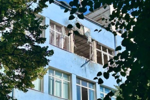 У Глухові через удари російських дронів пошкоджені міськрада та заклад освіти