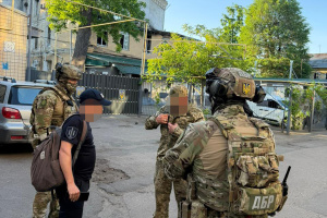 Били, залякували та незаконно утримували людей: ДБР викрило групу працівників ТЦК на Одещині 