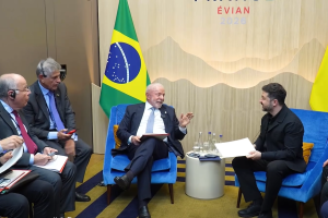 Zelensky aborda las formas de poner fin a la guerra con presidente de Brasil