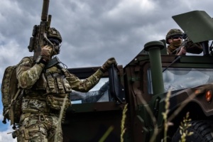 Ukrainian SOF destroy Russian position, capture prisoners in Northern raid