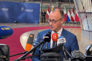 Україна має вирішувати, хто стоятиме на її боці на переговорах із Росією - Мерц