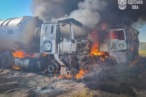 Війська РФ атакували стоянку вантажного транспорту на Одещині, є загиблий і поранені