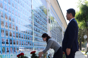 Japans Vizeminister für Wirtschaft und Auswärtige Angelegenheiten treffen in Kyjiw ein