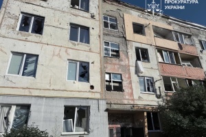 Guerre en Ukraine : une femme tuée et quatre blessés dans des attaques russes dans la région de Kharkiv
