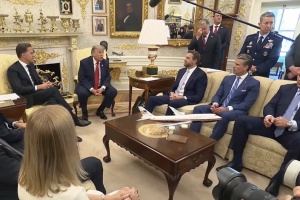 Trump cree que Zelensky está "haciéndolo bastante bien" en la guerra contra Rusia