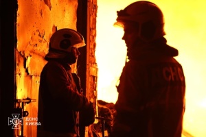 Extinguido incendio provocado por un ataque ruso con misiles a Kyiv