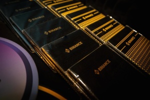 Криптобіржа Binance припиняє підтримку гривні