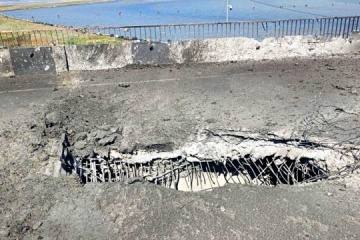 Le pont de Tchonhar est hors service après des attaques répétées, selon l`armée ukrainienne