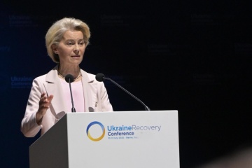 Ukraine erhält erste €2,5 Milliarden aus EU-Kredit – Ursula von der Leyen