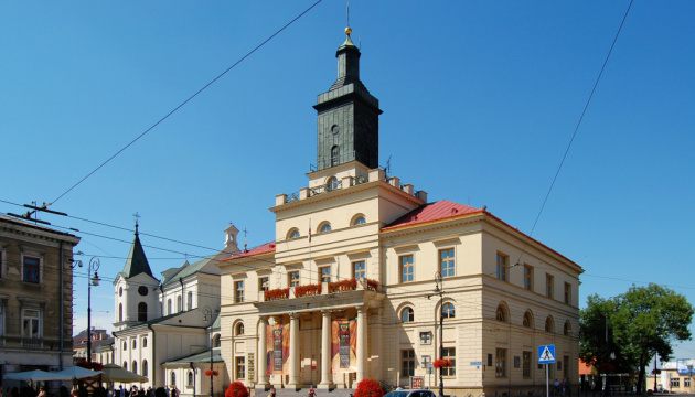 У Любліні з ратуші прибрали прапор України після того, як підрозділ ССО назвали на честь Героїв УПА