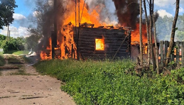 Росіяни атакували дронами Чернігів та область - пошкоджені будинки,  важко поранений підліток