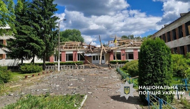 Війська РФ за добу 33 рази обстріляли Чернігівщину та знищили ліцей