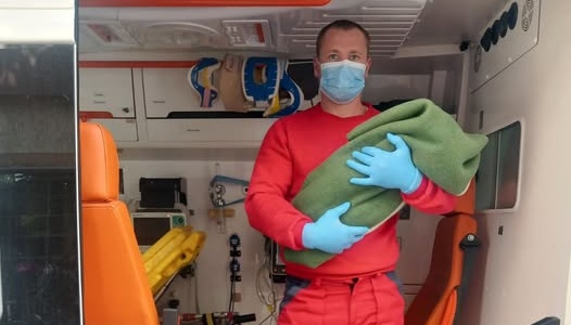 На Кіровоградщині у «швидкій» народилася дівчинка вагою 1900 грамів