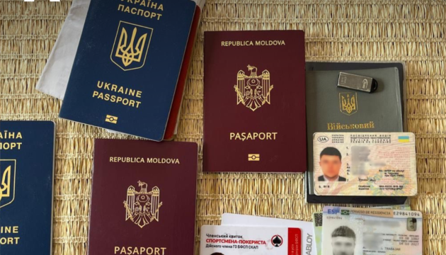 В Україні викрили масштабне виробництво фальшивих паспортів і дипломів