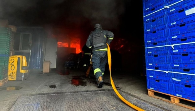 У Дніпрі росіяни завдали удару по складах АТБ