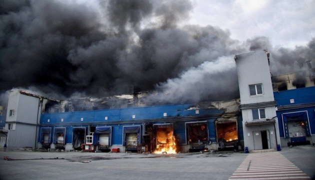 Rusos atacan almacenes de ATB En Dnipro