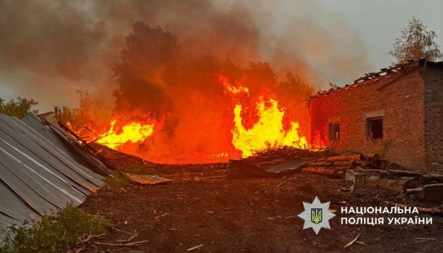 Росіяни вдарили «Геранями» по фермерському господарству на Чернігівщині, горіли зерно та сільгосптехніка