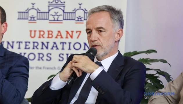 Мер Парижа планує відвідати Київ