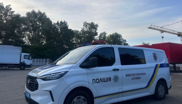 У Києві під час огляду посилки на поштовому терміналі стався вибух - є загиблий та поранені