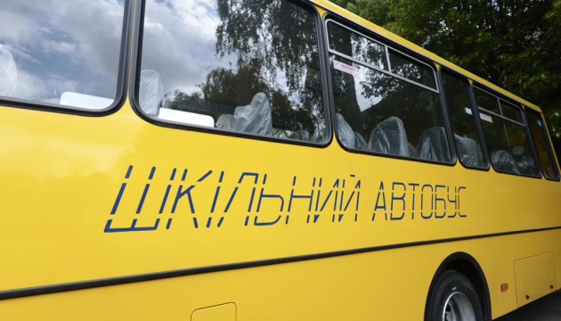 На Вінниччині ще шість громад отримали інклюзивні шкільні автобуси