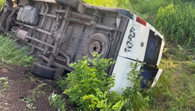 На Харківщині перевернувся автобус зі школярами, є травмовані