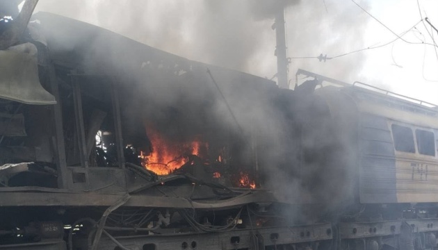 У Запоріжжі ворожий дрон влучив в електровоз Укрзалізниці