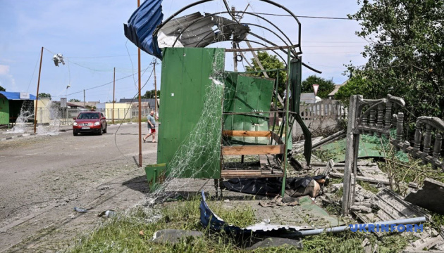 Ворожі КАБи влучили поруч із зупинкою у передмісті Запоріжжя