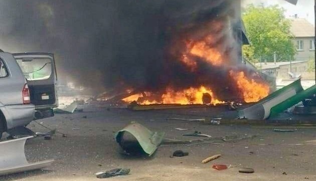 На Дніпропетровщині дві АЗС потрапили під удар росіян, є пор