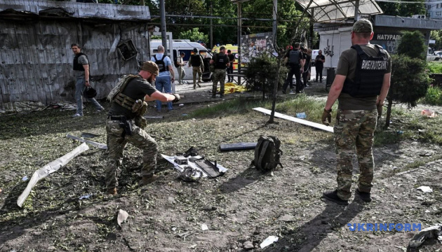 Ворог вдарив безпілотником по спальному району Запоріжжя - двоє загиблих, 15 поранених