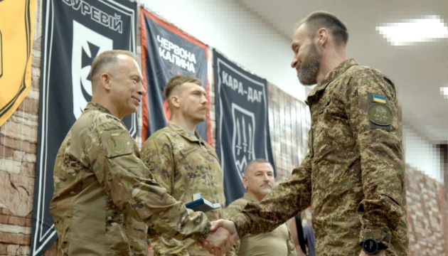 Сирський здійснив поїздку до військових частин на 
