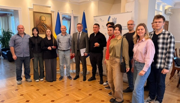 У Празі посол обговорив з українськими айтівцями с