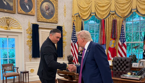 Трамп зустрівся з Усиком у Білому домі