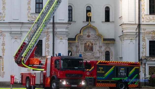 Через ворожу атаку в Києві горить Лавра