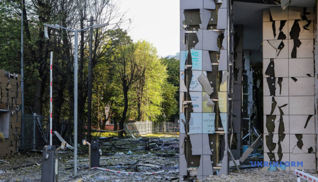 La plus grande et la plus ancienne collection de costumes d'Ukraine détruite aux studios de cinéma Dovjenko après une attaque russe