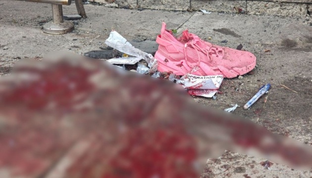 Russians strike near supermarket in Kherson with drone; four people injured