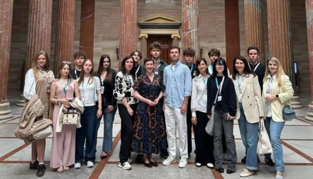 Учні Української суботньої школи у Відні відвідали з екскурсією австрійський парламент