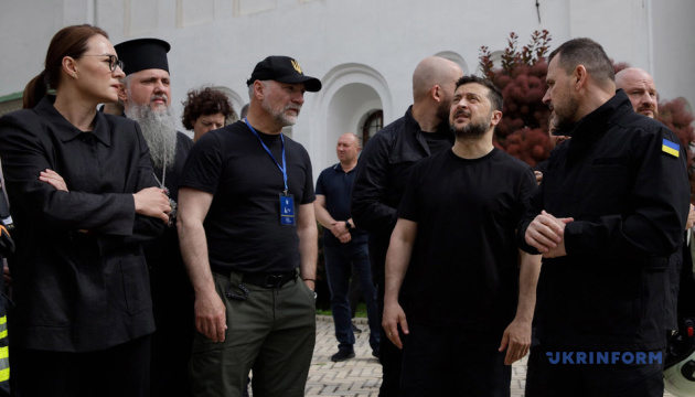 Zełenski w Ławrze Kijowsko-Peczerskiej: Wszystko przywrócimy


