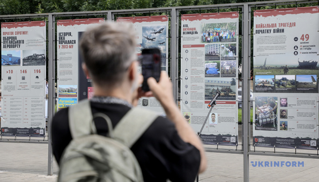 W Kijowie otwarto wystawę uliczną „Początek oporu: Obrona lotniska w Ługańsku” / Zdjęcie: Julia Owsiannikowa. Ukrinform