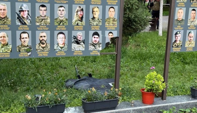 У Шостці внаслідок атаки дронів пошкоджена Алея Героїв